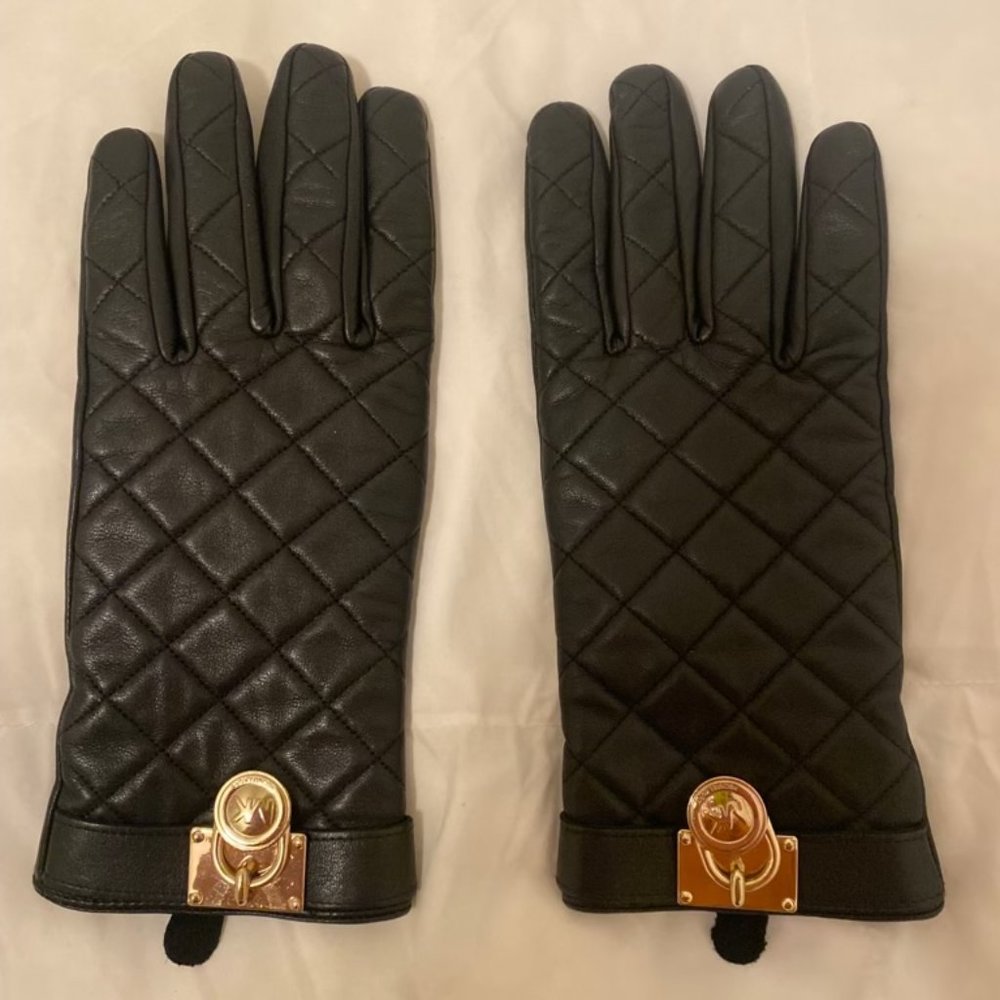 Michael Kors Quilted Hamilton Lock Leather Gloves Black. Size Small